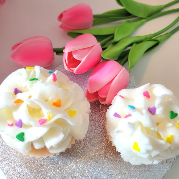 Warm Vanilla Butter Cream Cupcake Birthday Confetti Hearts Scented Soy Wax Melts - Picture 7 of 14
